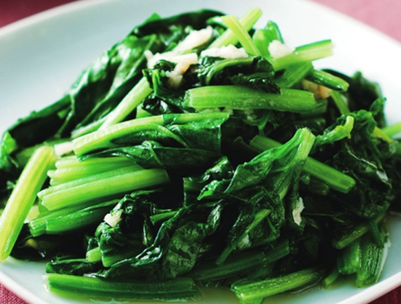 炒菠菜熱量高嗎？一篇搞懂熱量計算、營養與減肥吃法