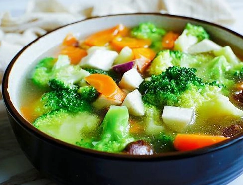 水煮菜熱量全解析：避開地雷醬料，聰明吃出纖細身材