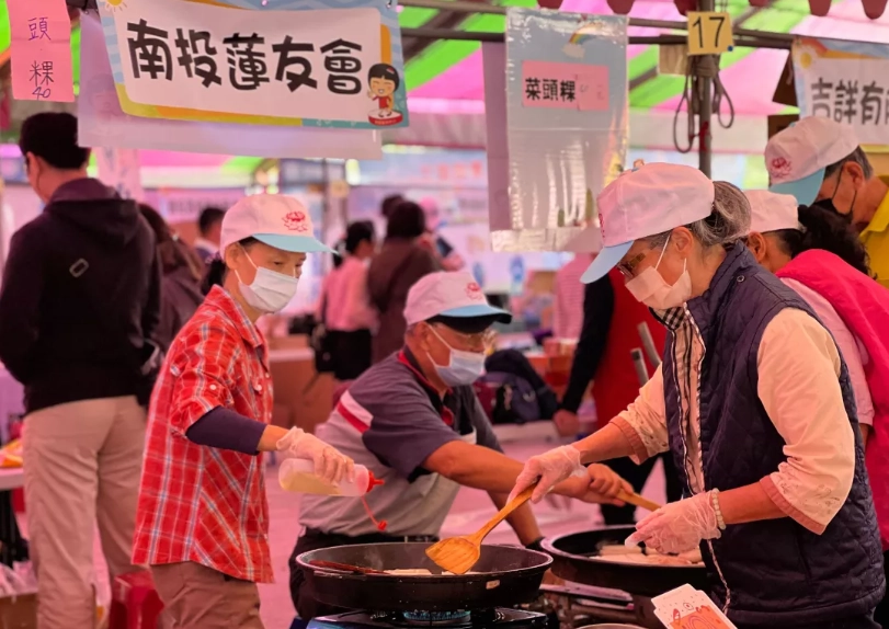 南投家樂福美食街吃什麼？在地走跳的用餐動線與周邊小吃筆記