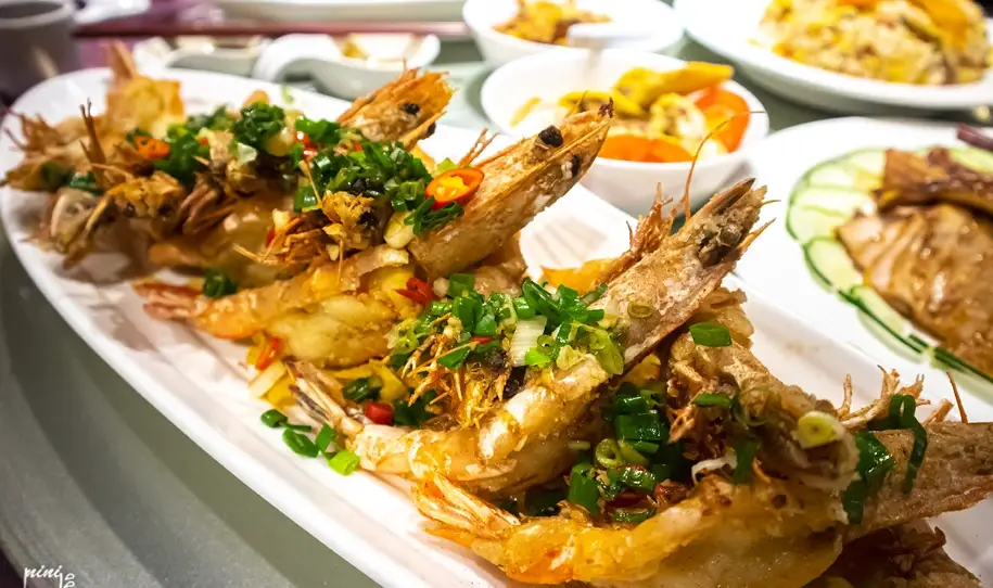 小巨蛋可以吃東西嗎？場館飲食規定與周邊美食實測