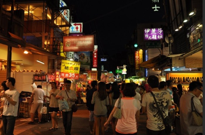 台中市西屯區文華路逢甲夜市