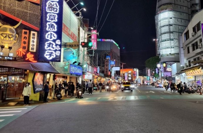 台中市西屯區文華路逢甲夜市