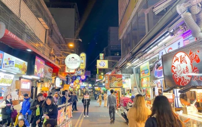 台中市西屯區文華路逢甲夜市