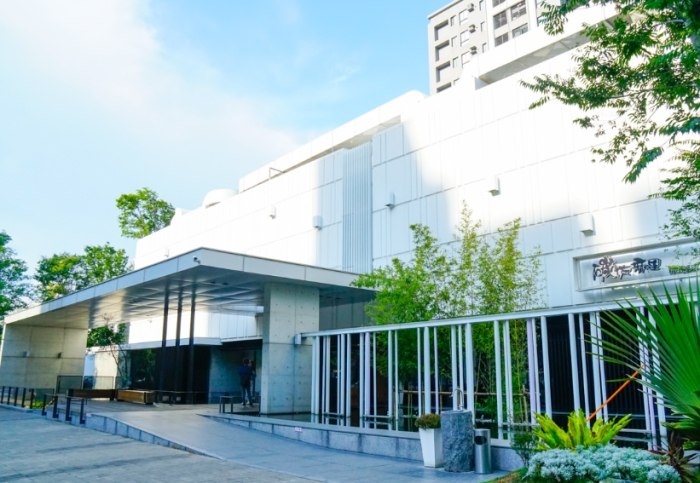 碳佐麻里美術館