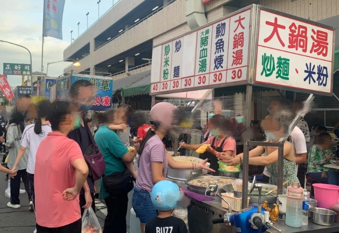 南投家樂福美食街