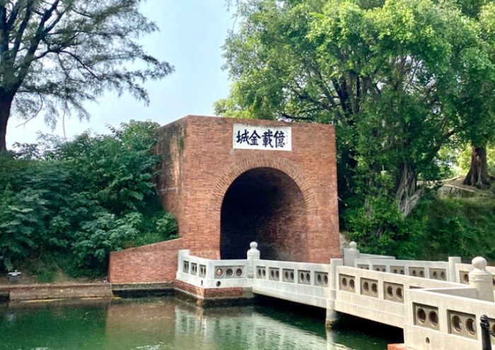 碳佐麻里美術館