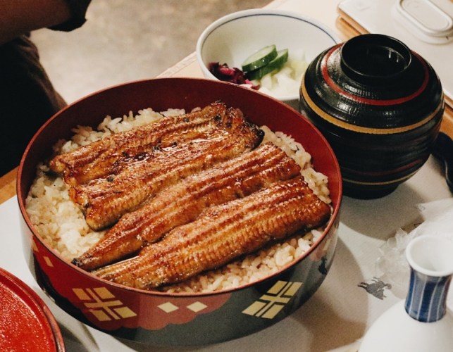榮商圈美食鰻魚飯