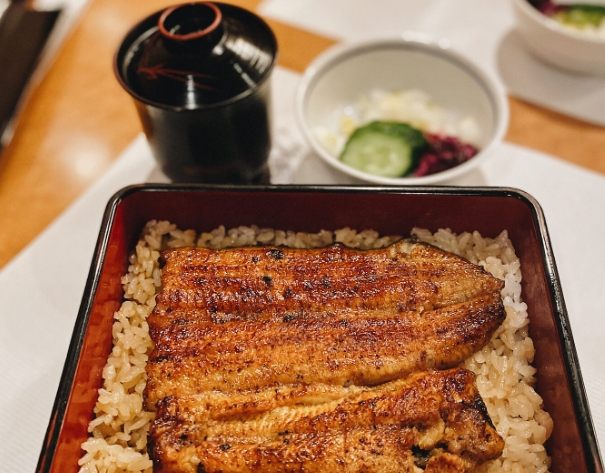 榮商圈美食鰻魚飯